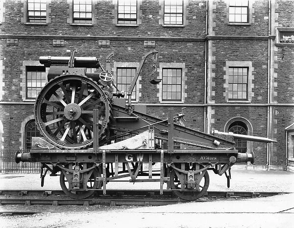8in. howitzer gun carriage on an Open B wagon at Swindon Works, c.1914