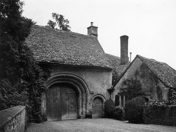 Abbey Gate, Cirencester, August 1924