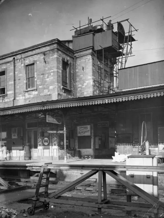 Framed Print : Anti-aircraft platform at Swindon Station c. 1940