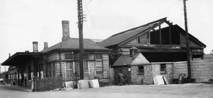 Framed Print : Banbury Station, Oxfordshire, c. 1950s Framed Print : Banbury Station, Oxfordshire, c. 1950s
