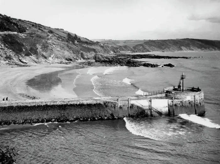 Framed Print : The Banjo Pier at Looe, Cornwall, c. 1930