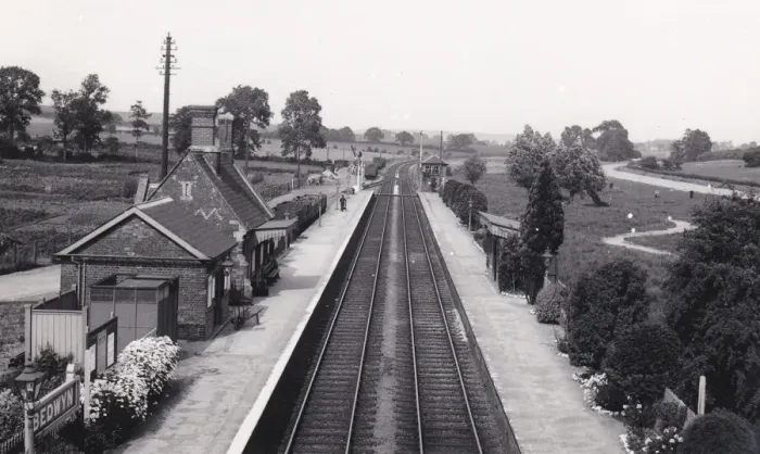 Framed Print : Bedwyn Station, c. 1930 Framed Print : Bedwyn Station, c. 1930
