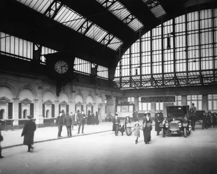 Framed Print : Birmingham Snow Hill booking hall concourse, 1912