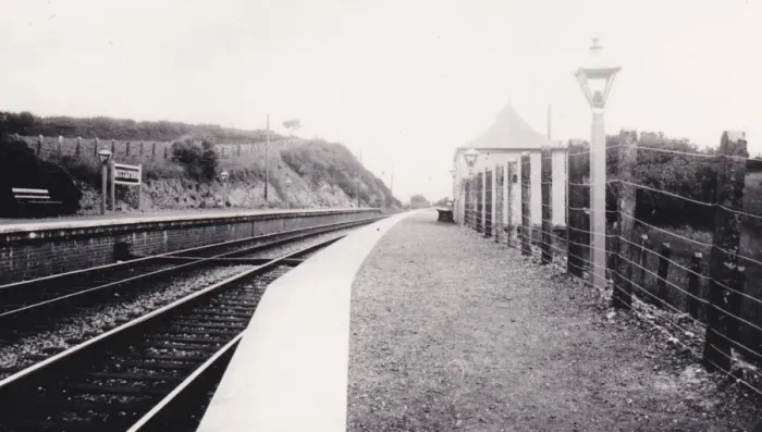 Framed Print : Bittaford Platform, Devon, c. 1930s Framed Print : Bittaford Platform, Devon, c. 1930s