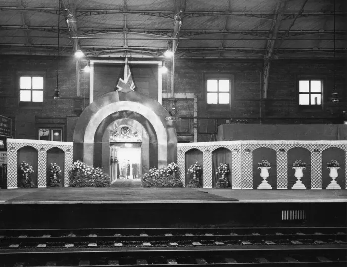 Framed Print : Bristol Temple Meads Decorated for The Queens Visit, 5th December 1958