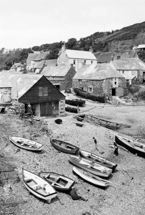 Framed Print : Cadgwith Beach, Cornwall, c. 1920s Framed Print : Cadgwith Beach, Cornwall, c. 1920s