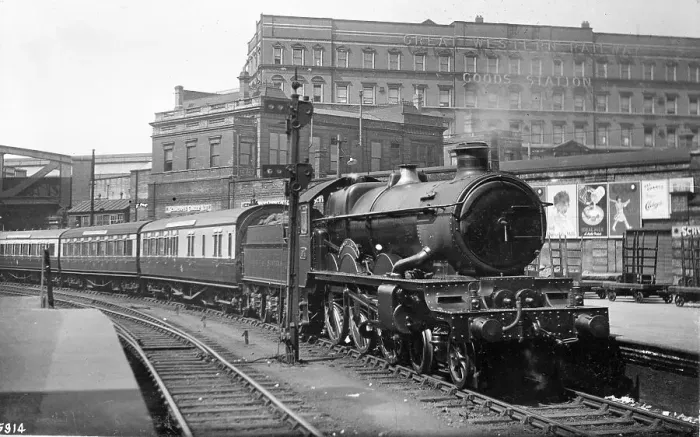 Framed Print : Caldicot Castle, Loco No. 4074 Framed Print : Caldicot Castle, Loco No. 4074