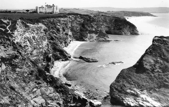 Framed Print : Carlyon Bay, Cornwall c. 1930s Framed Print : Carlyon Bay, Cornwall c. 1930s