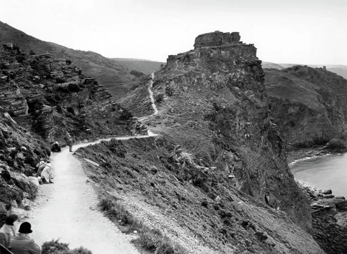 Framed Print : Castle Rock at Lynton, North Devon, 1934 Framed Print : Castle Rock at Lynton, North Devon, 1934