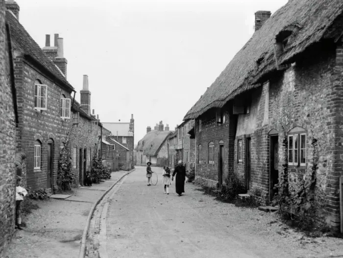Framed Print : Chapel Street, Watlington, c. 1920 Framed Print : Chapel Street, Watlington, c. 1920