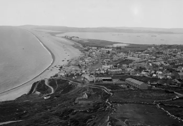 Framed Print : Chesil Beach, Dorset, c. 1930 Framed Print : Chesil Beach, Dorset, c. 1930