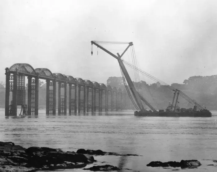 Framed Print : Dismantling of the Severn Railway bridge, 1967 Framed Print : Dismantling of the Severn Railway bridge, 1967