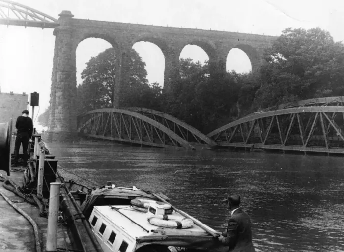 Framed Print : Dismantling of the Severn Railway Bridge, 1967 Framed Print : Dismantling of the Severn Railway Bridge, 1967