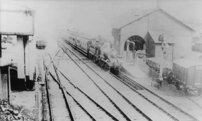 Framed Print : Evesham Station, Worcestershire