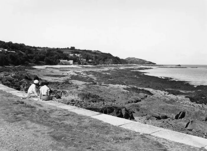 Framed Print : Fliquet Bay, Jersey, c. 1930s