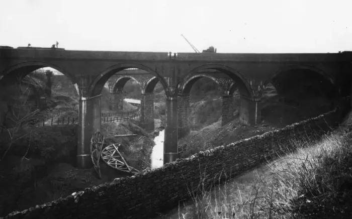 Framed Print : Gwaun-cae-Gurwen viaducts, c. 1920s