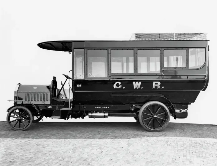 Framed Print : GWR 30 H. P Milnes Daimler single deck omnibus Framed Print : GWR 30 H. P Milnes Daimler single deck omnibus