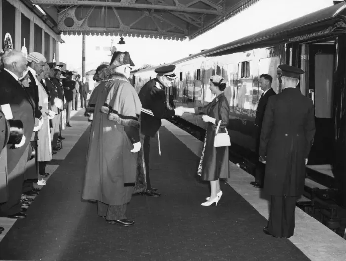 Framed Print : H. M. The Queen at Pembroke Town Station, 8th August 1955