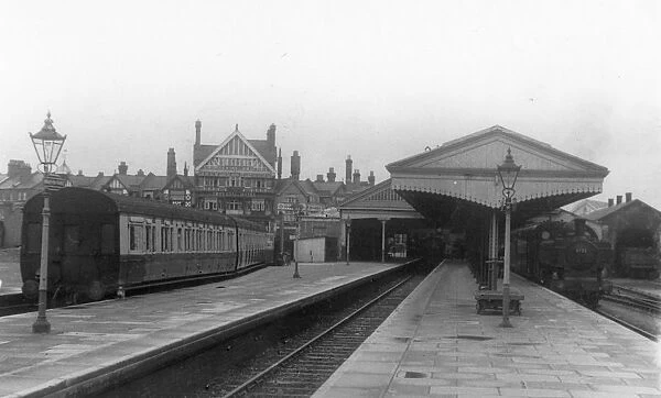 Henley-on-Thames Station, Oxfordshire, 1954