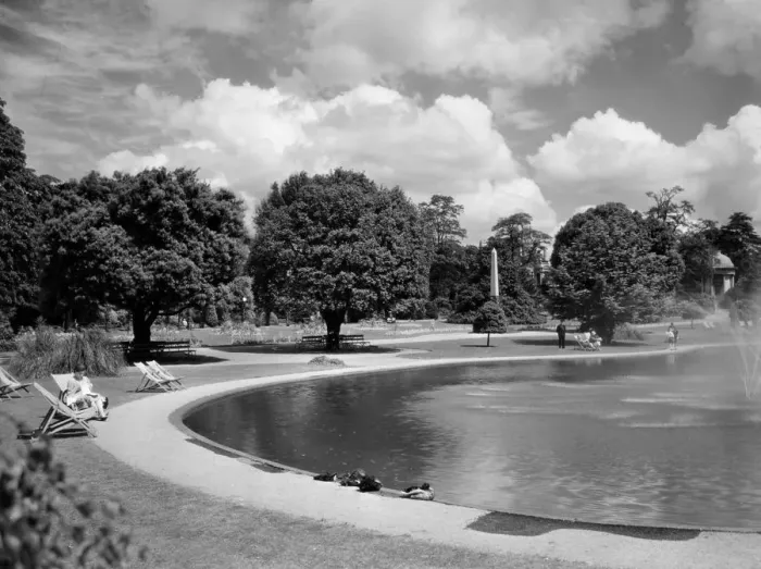 Framed Print : Jephson Gardens in Leamington Spa, Warwickshire Framed Print : Jephson Gardens in Leamington Spa, Warwickshire