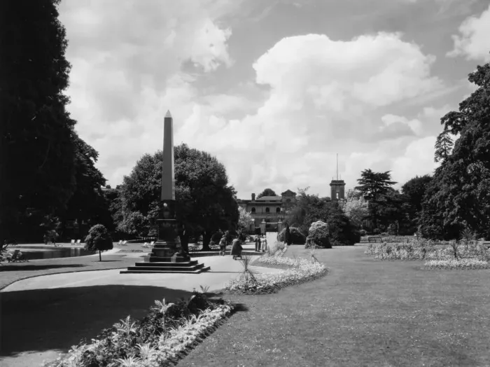 Framed Print : Jephson Gardens & Pump Room, Leamington Spa, Warwickshire Framed Print : Jephson Gardens & Pump Room, Leamington Spa, Warwickshire