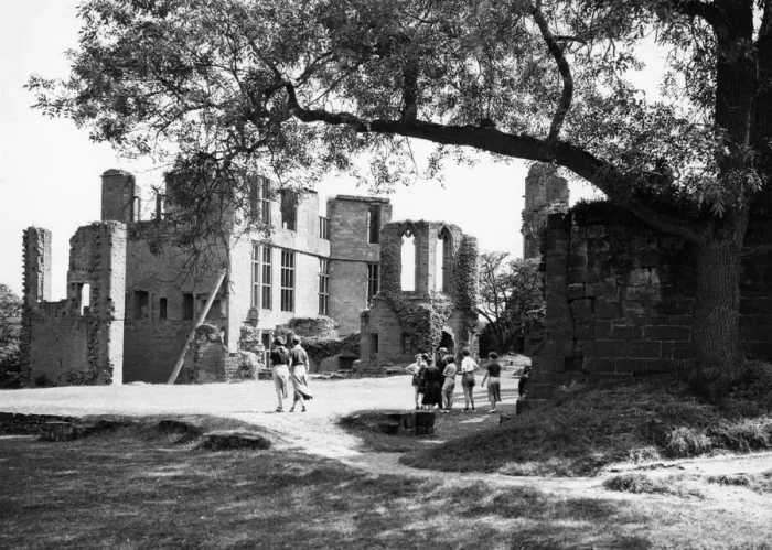 Framed Print : Kenilworth Castle, Warwickshire, July 1935