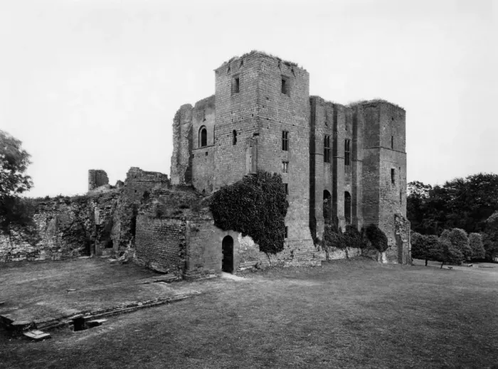 Framed Print : Kenilworth Castle, Warwickshire, July 1935