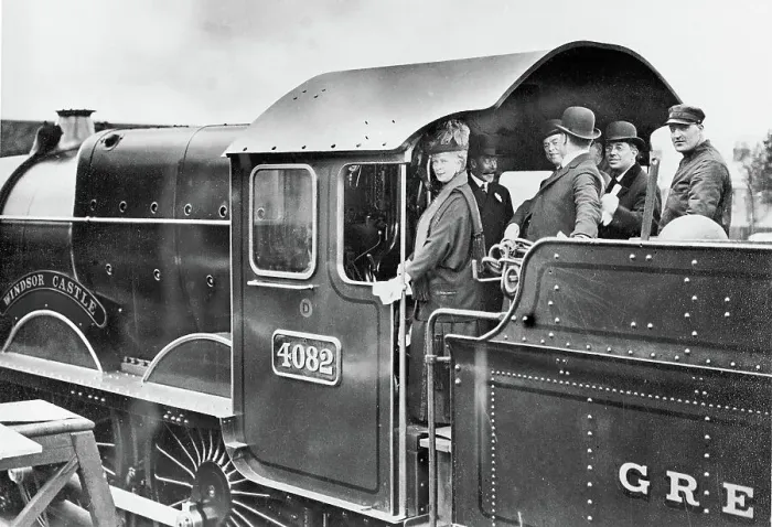 Framed Print : King George V and Queen Mary on the footplate of Windsor Castle during their visit to Swindon Works