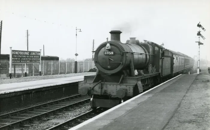 Framed Print : Loco No 6959 Peatling Hall, at Honeybourne Junction Framed Print : Loco No 6959 Peatling Hall, at Honeybourne Junction