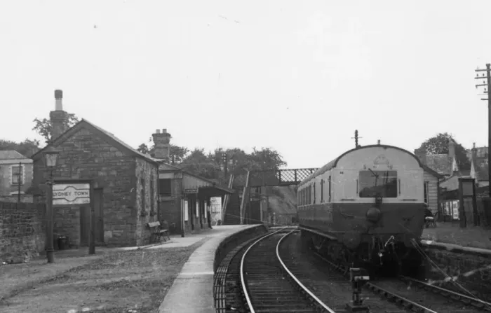 Framed Print : Lydney Town Station, Gloucestershire, c. 1950s Framed Print : Lydney Town Station, Gloucestershire, c. 1950s