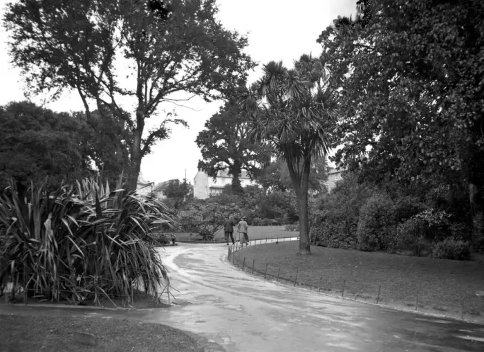 Framed Print : Morrab Gardens, Penzance, c. 1948 Framed Print : Morrab Gardens, Penzance, c. 1948