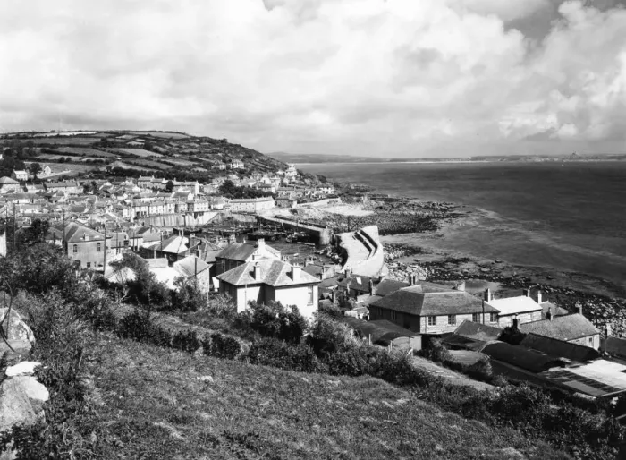 Framed Print : Mousehole, Cornwall, c. 1938 Framed Print : Mousehole, Cornwall, c. 1938