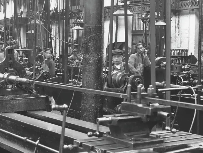 Framed Print : Munition work at Swindon Works in 1918
