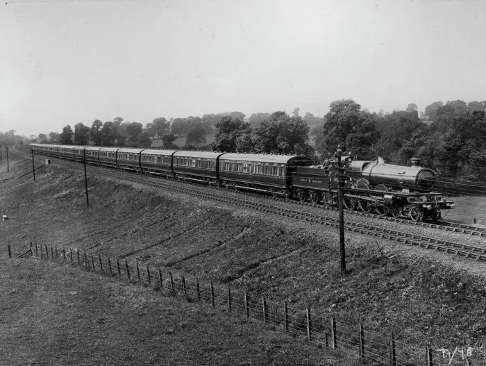 Framed Print : No. 16 Ambulance train at Rushy Platt, Swindon 1915 Framed Print : No. 16 Ambulance train at Rushy Platt, Swindon 1915