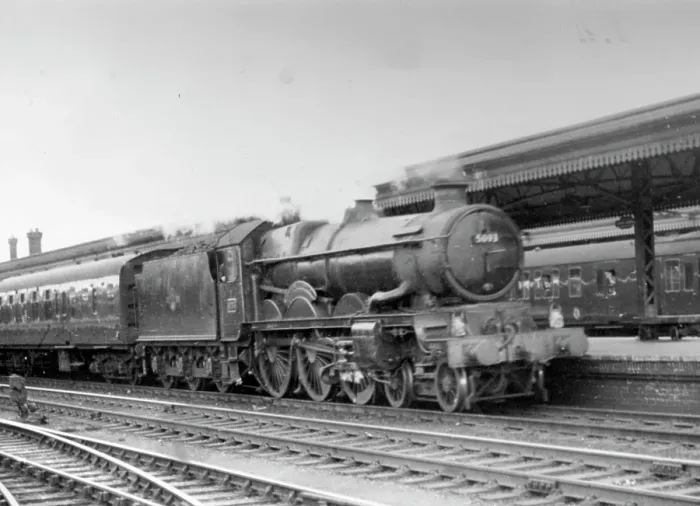 Framed Print : No.5093, Upton Castle, at Reading Station, 1963 Framed Print : No.5093, Upton Castle, at Reading Station, 1963