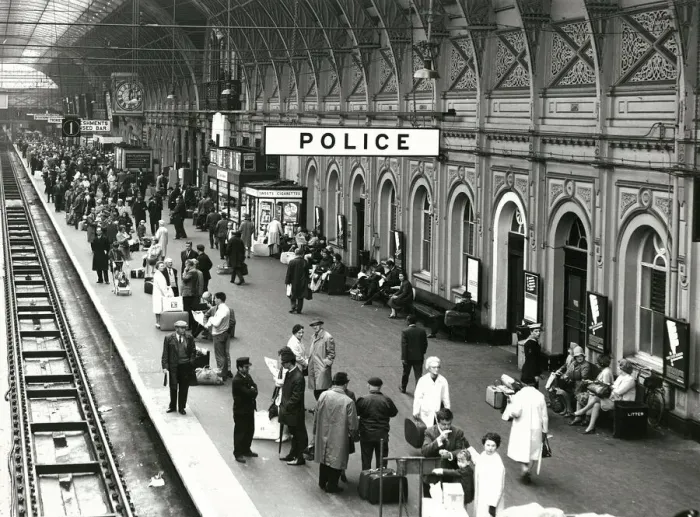 Framed Print : Paddington Station, Platform 1 Reconstruction, 1967