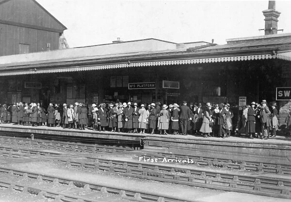 Passengers waiting on Platform 5, c1920s