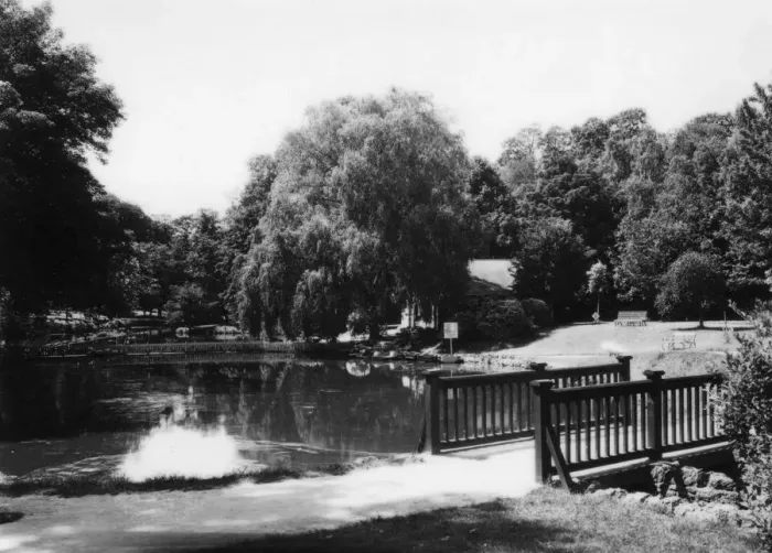 Framed Print : Pittville Park, Cheltenham, c. 1952 Framed Print : Pittville Park, Cheltenham, c. 1952