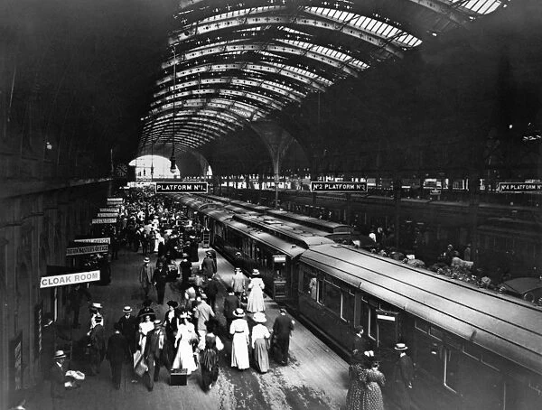 Platform 1 at Paddington Station, London, c.1910