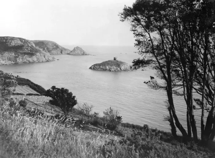 Framed Print : Portelet Bay, Jersey, June 1925