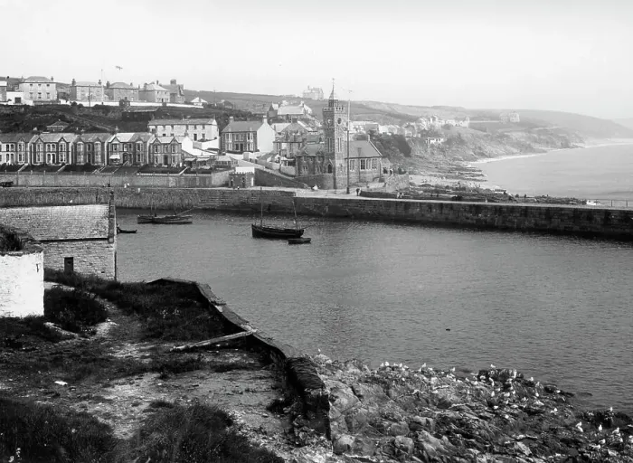 Framed Print : Porthleven Harbour and Town, Cornwall, 1923