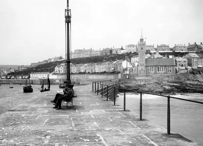 Framed Print : Porthleven Quay and Town, Cornwall, 1923