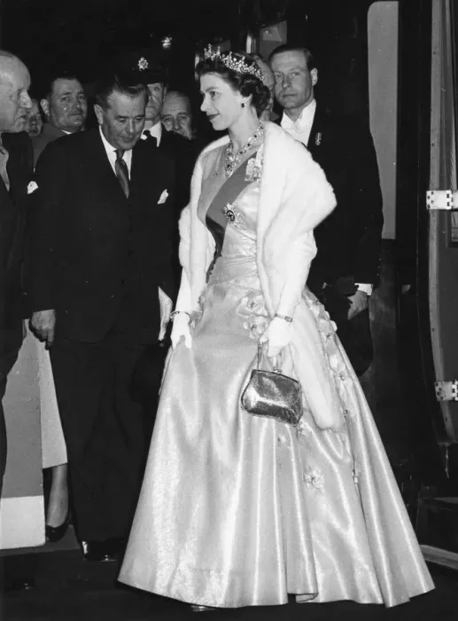 Framed Print : The Queen & K. W. C. Grand at Worcester, April 1957