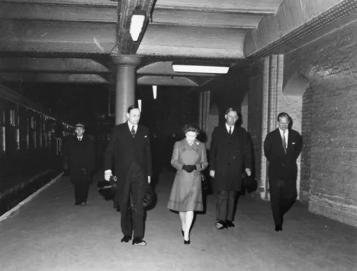 Framed Print : The Queen & Prince Philip at Liverpool Street Station, 21st March 1978 Framed Print : The Queen & Prince Philip at Liverpool Street Station, 21st March 1978