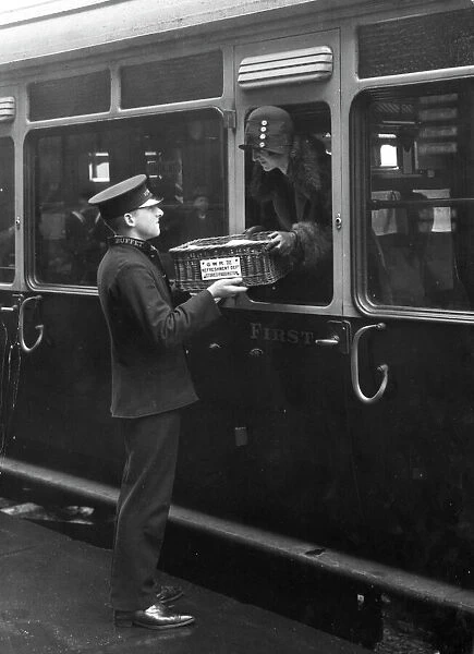 Refreshments at Paddington Station, c.1920