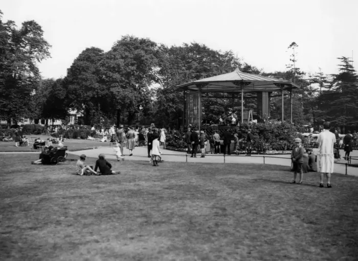 Framed Print : Royal Pump Room Gardens, Leamington Spa, c. 1927