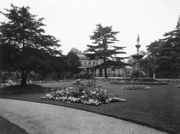 Framed Print : Royal Pump Room & Jephson Gardens, Leamington Spa, July 1927 Framed Print : Royal Pump Room & Jephson Gardens, Leamington Spa, July 1927
