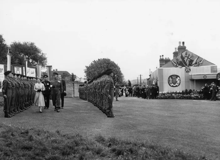 Framed Print : Royal Tour of West Country - The Queen at Barnstaple Station, 8th May 1956