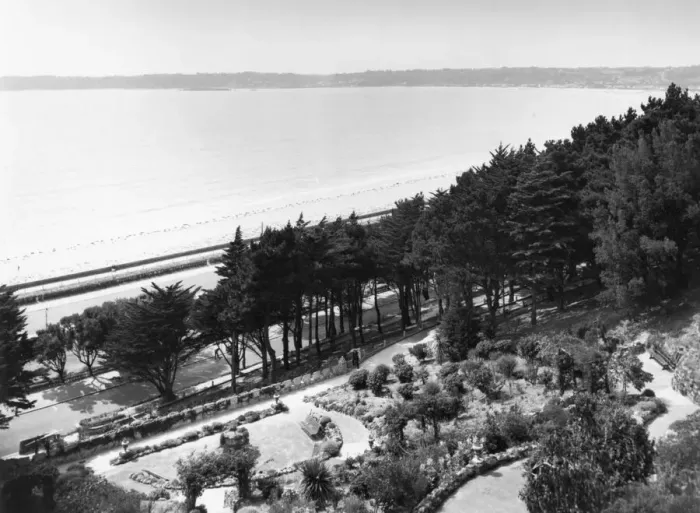 Framed Print : St Aubins Bay, Jersey, c. 1925