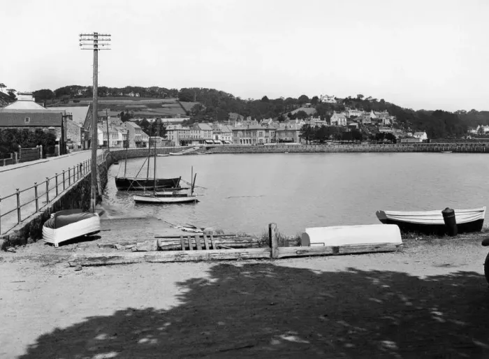 Framed Print : St Aubins Harbour, Jersey, c. 1925 Framed Print : St Aubins Harbour, Jersey, c. 1925